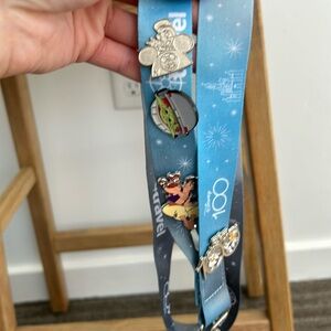 Disney trading pins + lanyard!!🤩🤩